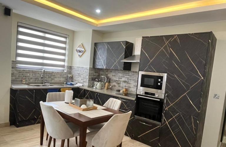 Dazinger 11 - B&B Accra