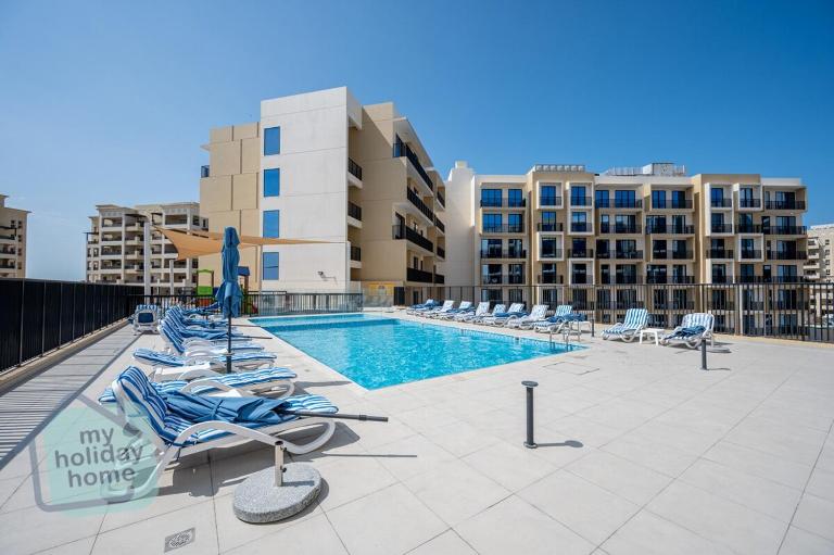 Private Beach 2BR-Yacht Club-Work Space Pool-Gym - Bed and Breakfast Ras Al Khaimah