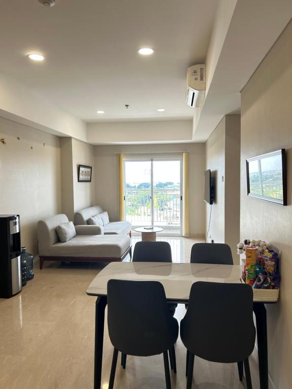 Podomoro Delipark Apartemen Cozystay Empire Tower 4BR 4 beds Medan - 110m - Ferienwohnung Medan