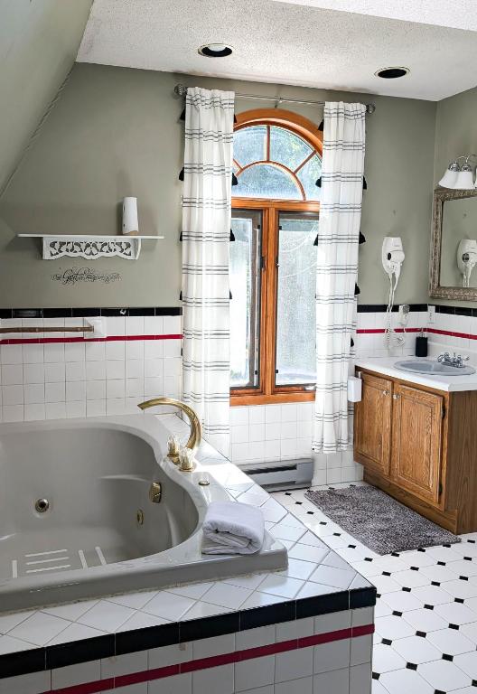 3 Bedroom 2 Bath Carriage House (Pet Friendly) - Ferienwohnung Bar Harbor