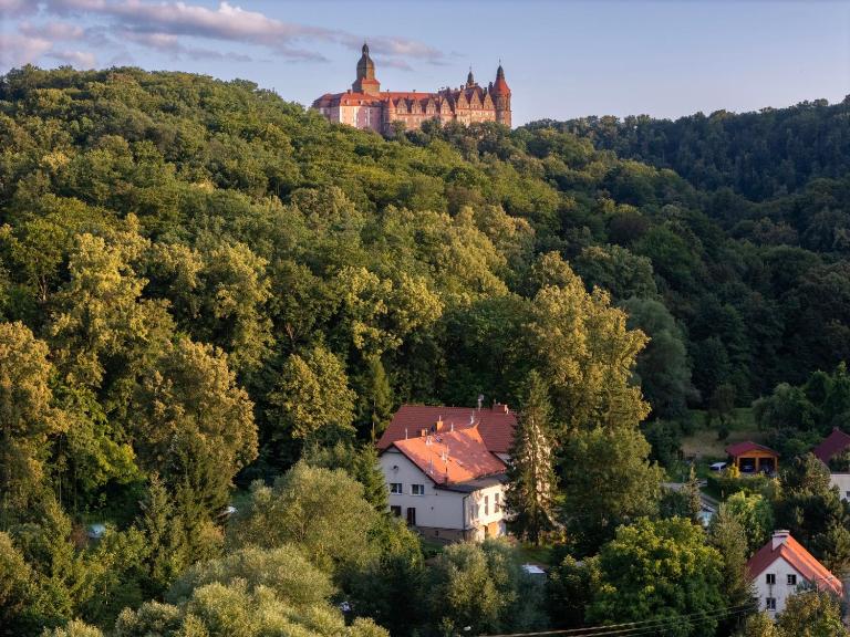 Apartament pod Zamkiem Książ "Nowa Szwajcarka" - B&B Świebodzice