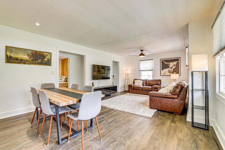 Families Welcome, Fenced Yard: Inviting Greer Home - B&B Greer