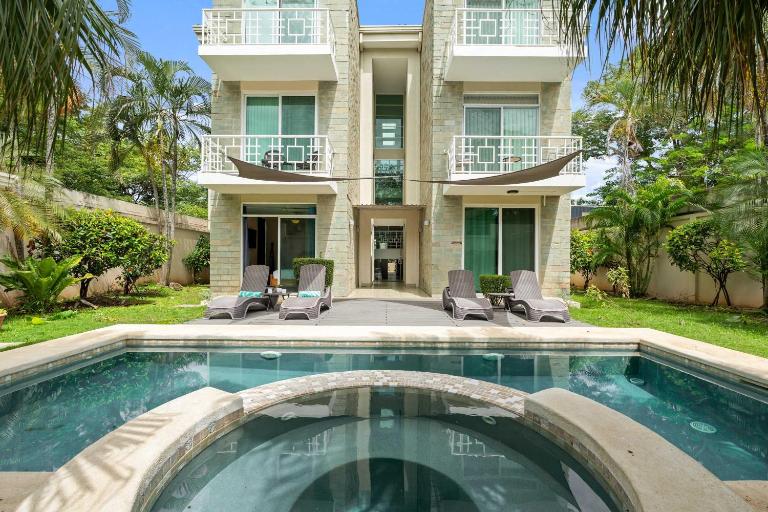 Pool Access, 2-Min Walk to Playa Potrero - B&B Playa Flamingo