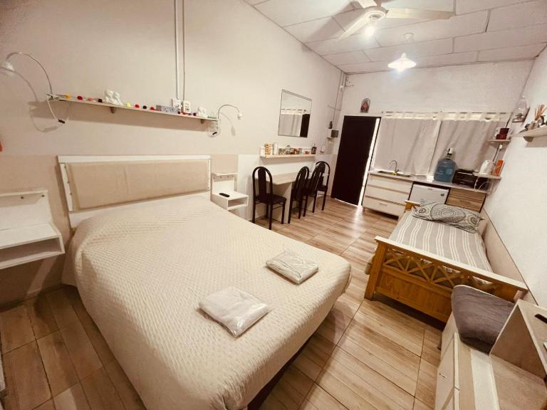 Ezeiza 1 Nuestro lugar a 15 minutos del aeropuerto TRANFER OPCIONAL DESDE Y AL AEROPUERTO DE EZEIZA o Aeroparque LAS 24 horas pet friendly - Chambres d'hôtes Ezeiza