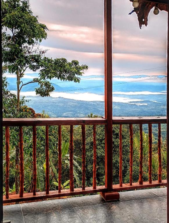 Country cabin with panoramic view among clouds Támesis - cabaña refugio entre nubes - Bed and Breakfast Támesis