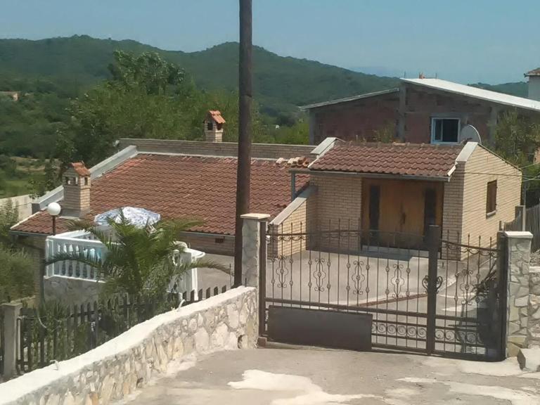 Holiday Home Bratica - B&B Ulcinj