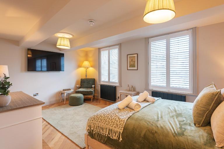 Central Whitchurch - Lowcross House Guest Bedroom 3 - Bed and Breakfast Whitchurch