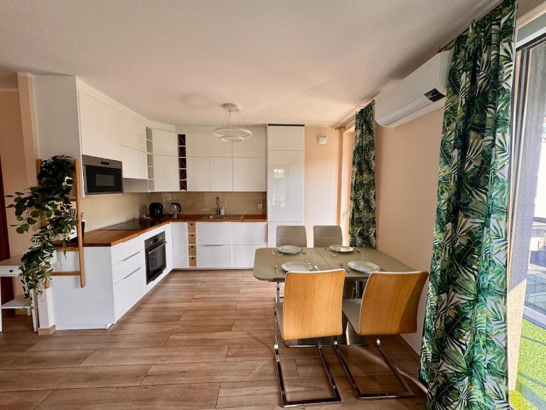 Family Apartment Krakow Błonia - Bed and Breakfast Krakau