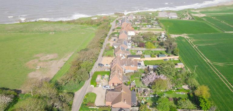 4 bed house 50 yards from the beach & lighthouse - B&B Happisburgh