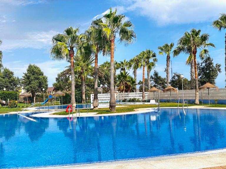 Lago De Almerimar Three Bedroom Beach Front Apartment - B&B Almerimar