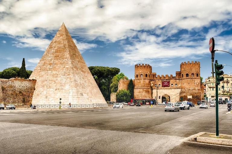 PIRAMIDE apartment - B&B Roma