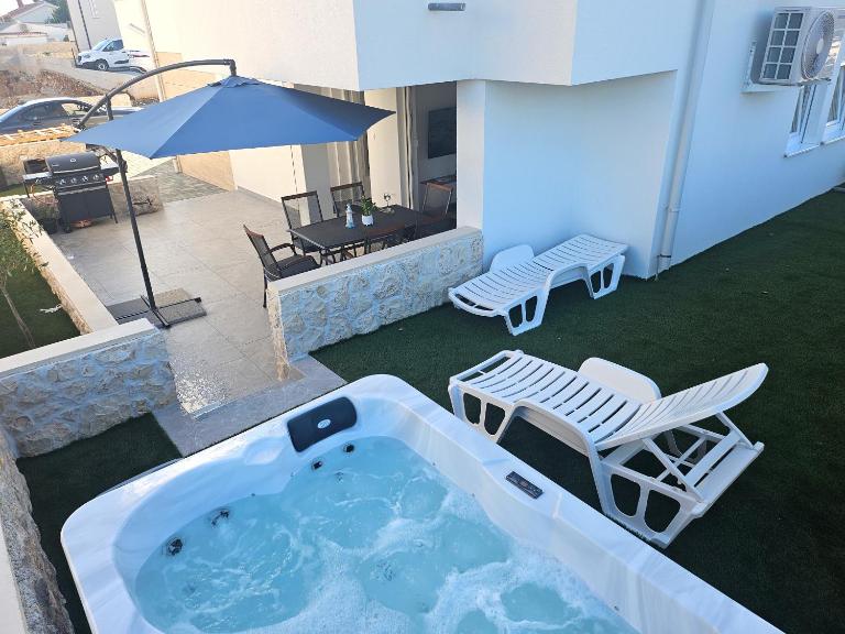 Apartman Larisa - Ferienwohnung Novalja