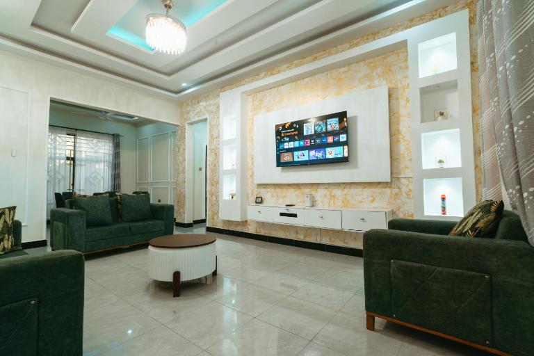 Adizo House - BEACH CLOSE - AC - WIFI - WASHINGMACHINE - B&B Dar es Salaam