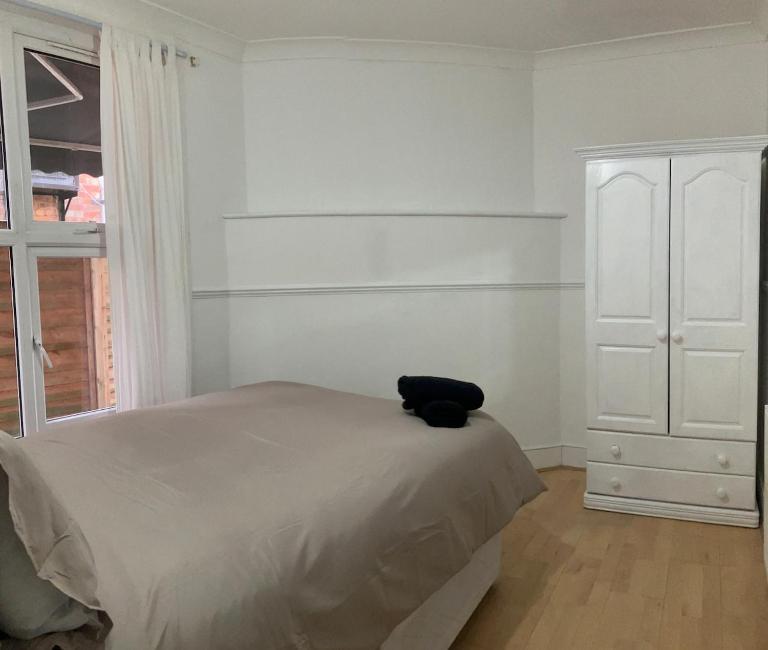 North Finchley - 2 bedroom flat with garden - B&B Finchley