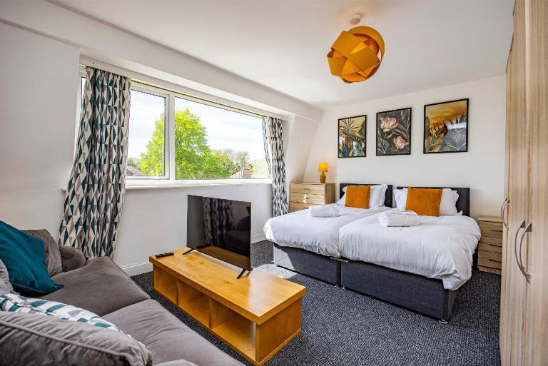 Spacious apartment sleeps 6 - Uni, sports, trades - Chambres d'hôtes Nottingham