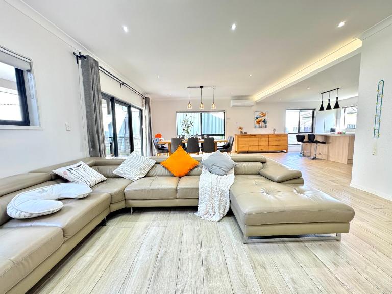 Kuraby Family Retreat Spacious 4BR Holiday Home - B&B Kirrabee