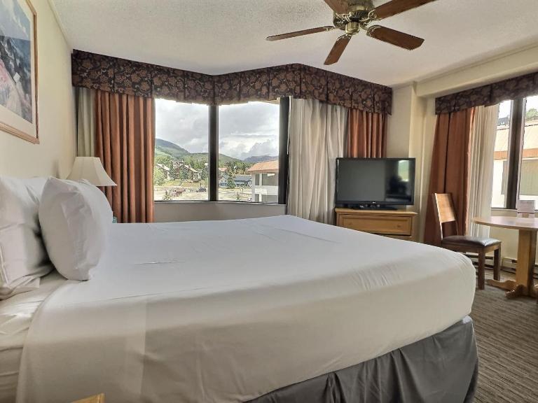 Corner King Room with Pool Hot Tub Close to Slopes - Ferienwohnung Crested Butte