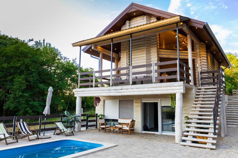 Log House - Bed and Breakfast Hrebinec