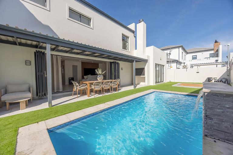 Cape Town Bliss in Sandown - B&B Cape Town