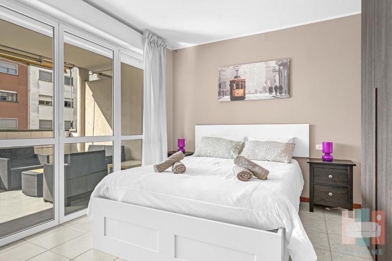 PE19 - Bright & Modern Apartment with Park View - - Bed and Breakfast Milaan