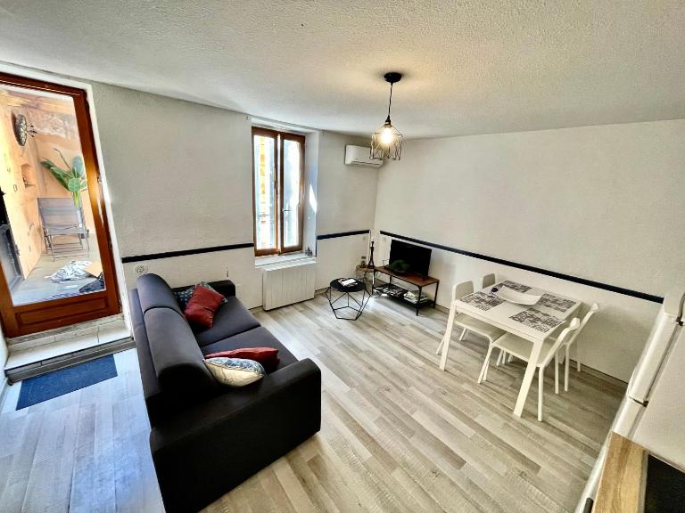 Le Patio des Capucins - Terrasse privée & climatisée - 10min de la cité médiévale - B&B Carcassonne