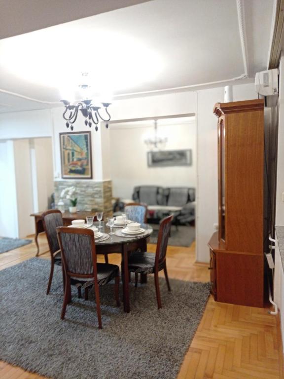 Central Residence Banja Luka Spacious Apartment with Private Parking - Bed and Breakfast Banja Luka
