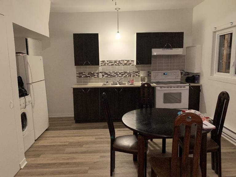 Grand logement chaleureux - B&B La Tuque