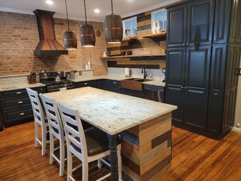 Designer 2 Bedroom Loft on Main Street in Florence - B&B Florence