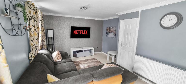 Spacious 3BR near Etihad and Coop Live Free Parking - Bed and Breakfast Manchester
