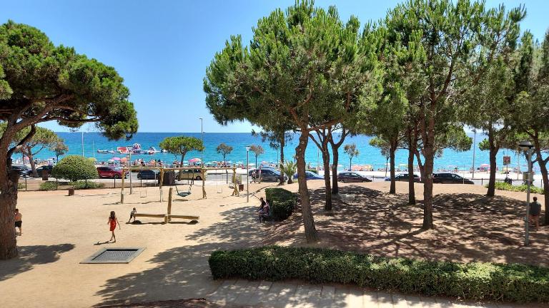 Unique apartment with direct sea view along the beach in S'Abanell Central Park Blanes - Ferienwohnung Blanes