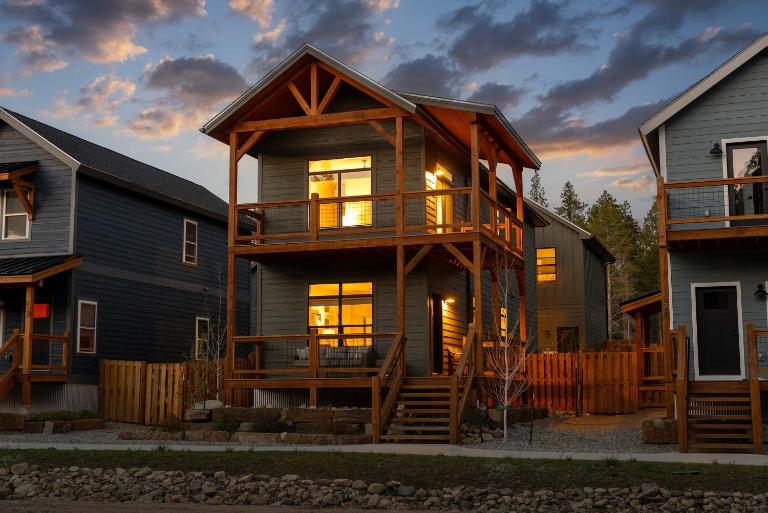 4BR Shuffleboard Deck EV Charger Pets Okay - Chambres d'hôtes Leadville