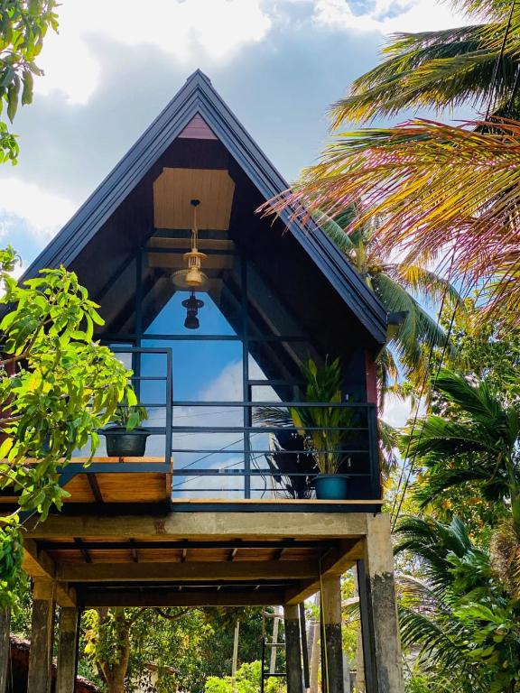 The Warming Nest Tree House - Bed and Breakfast Sigiriya