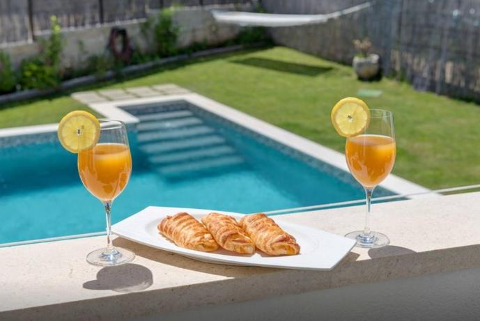 Luxury Apartment with Private Heated Pool - Ferienwohnung Šibenik