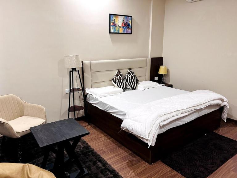 PrimeStays Omaxe ITC, Greater Noida - Bed and Breakfast Greater Noida