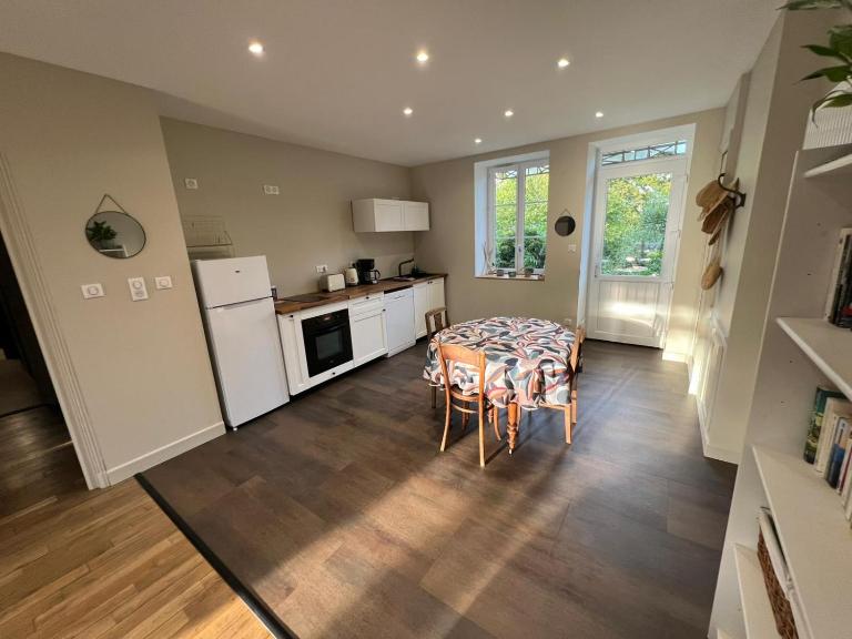 Les Iris - Ferienwohnung Saint-Julien