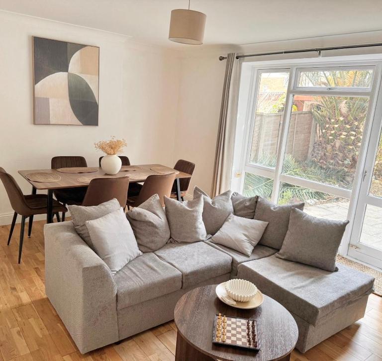 Elysian Nights- 3 Bedroom Palm Garden Guest Home - Bed and Breakfast Londen