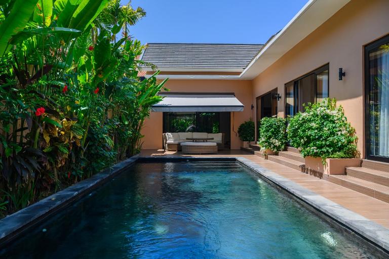 Black Pool Situé à SANUR 4BR - Bed and Breakfast Kelurahan Sanur