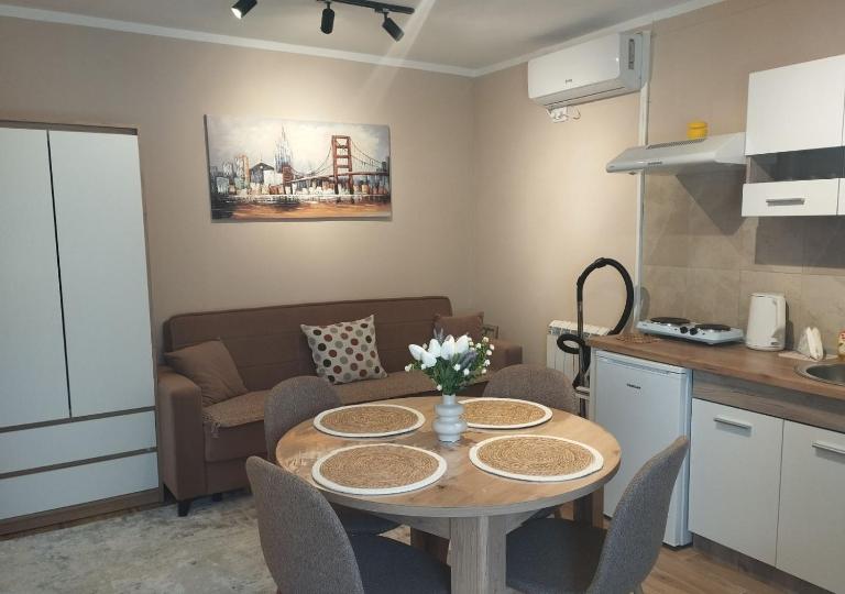 Prenoćište Lana 3 - B&B Novi Banovci