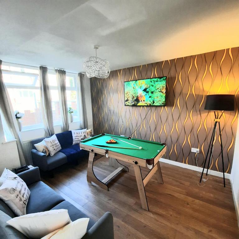 Entire Home in Leeds, Free Parking, Free WiFi - B&B Leeds