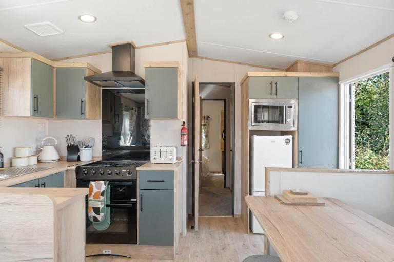 Beachy Lodge with Deck & Parking nr Ilfracombe - B&B West Down