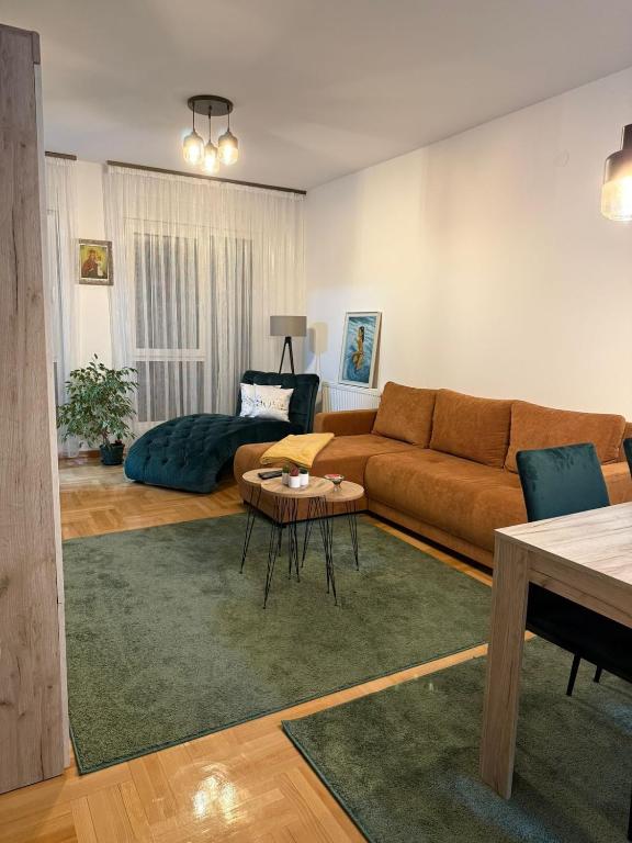 Nest24- cozy apartment with terrace and private garage - B&B Niš