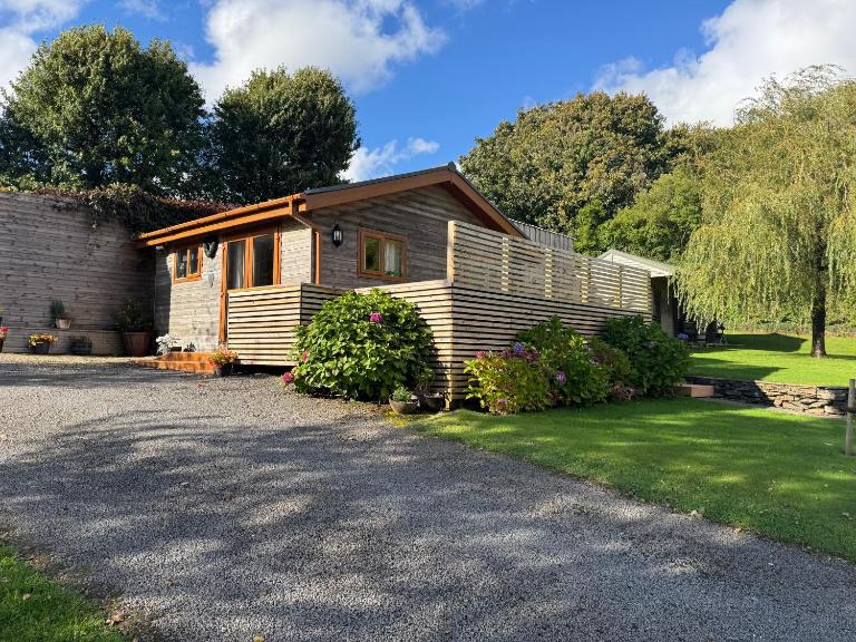 Swansea Log Cabin - Ferienwohnung Pontardawe