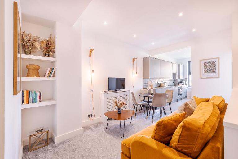 2 bed flat West Kensington/Fulham - B&B London