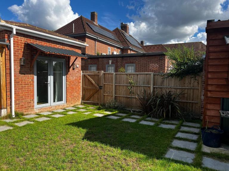 The Cherry Hill Studio - Kitchenette, bathroom, parking and lovely garden - Chambres d'hôtes Caversham