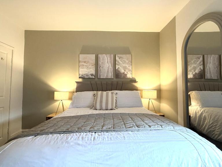 The Whitchurch Apartment- The Painted Rooms - Bed and Breakfast Whitchurch