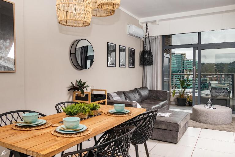 Menlyn Maine Luxury Apartments - Penthouse 1217 - B&B Pretoria