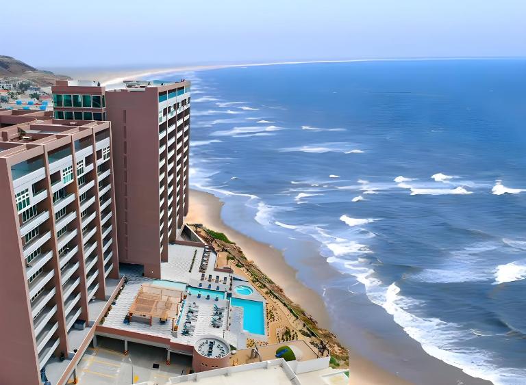 Luxury Beach Condo with Pool - B&B Tijuana