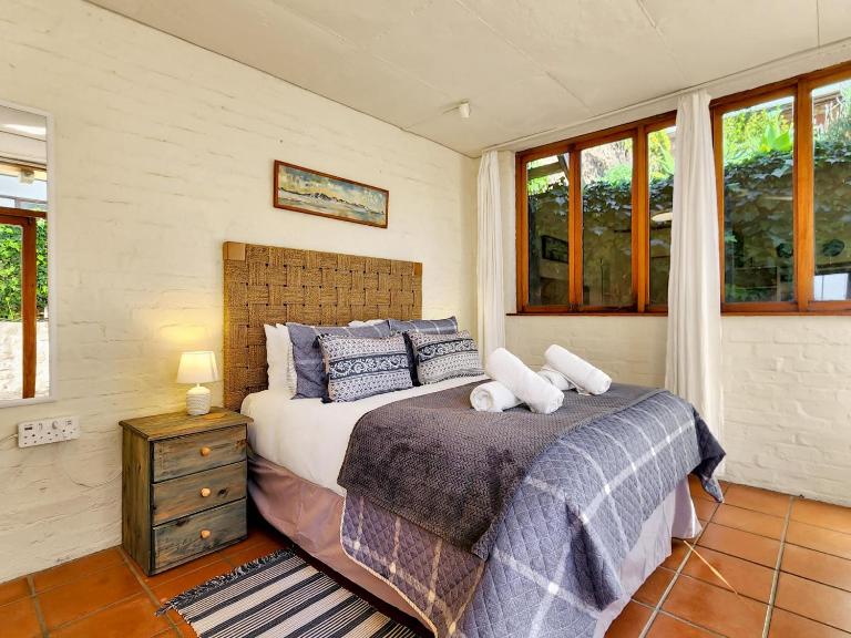 Sunny Kalk Bay Garden Cottage Walk to Harbour - B&B Città del Capo