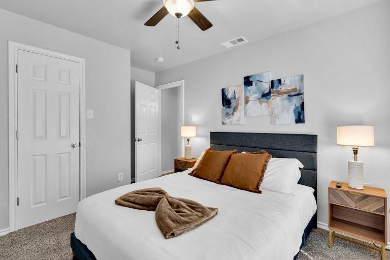 The Sunset Suite 3Bd 2Bath Att Garage Pvt Yard - B&B Glenn Heights