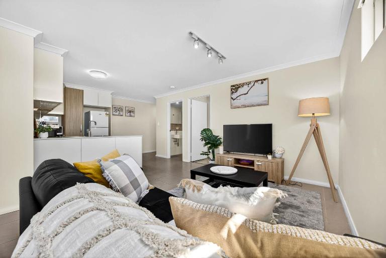 Modern 2BR Rockingham Retreat with Balcony - Ferienwohnung Rockingham